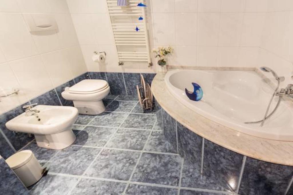 Turenum Apartment Trani Eksteriør bilde